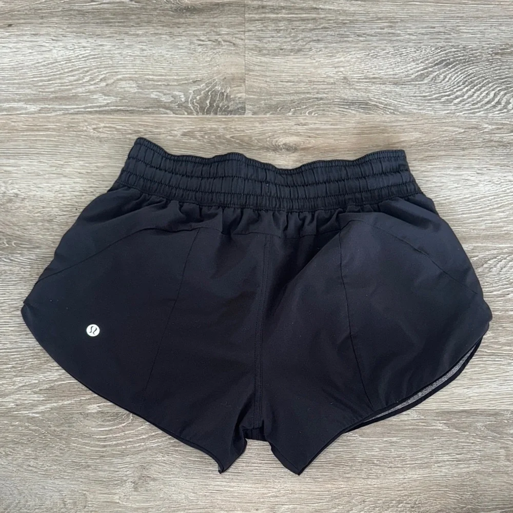Lululemon Choose A Side Reversible Mid Rise Shorts Size 6